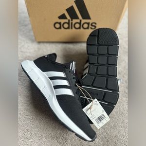 New Women’s size 6 Adidas SWIFT RUN X sneakers